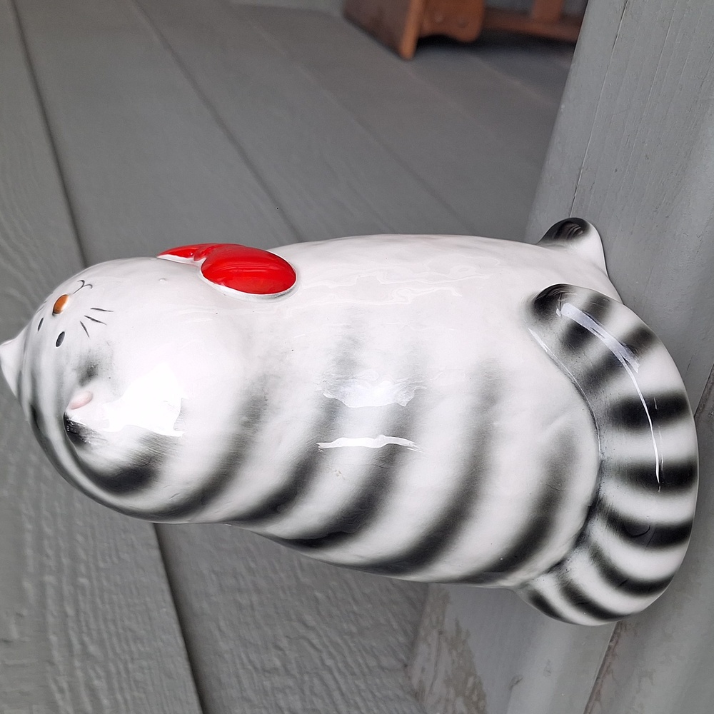 Vintage Lefton Japan Kotobuki Fat Cat in a Bowtie Ceramic Piggy Bank - Picture 3 of 7